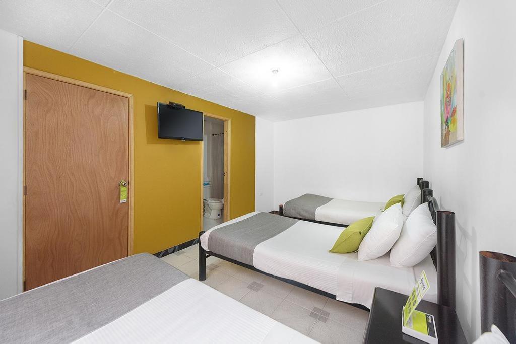 Hotel Casa Normandia Bogota Bagian luar foto
