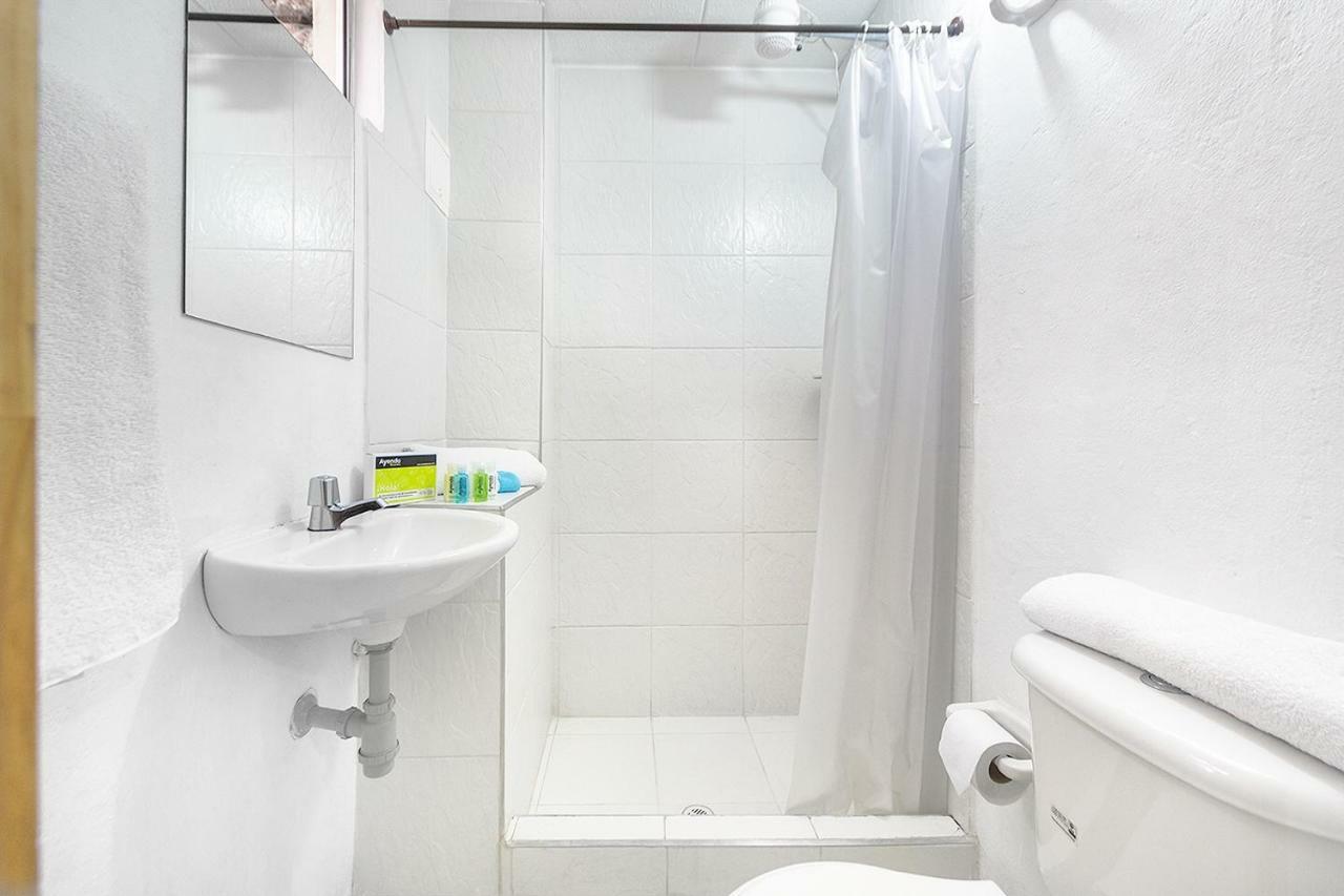 Hotel Casa Normandia Bogota Bagian luar foto